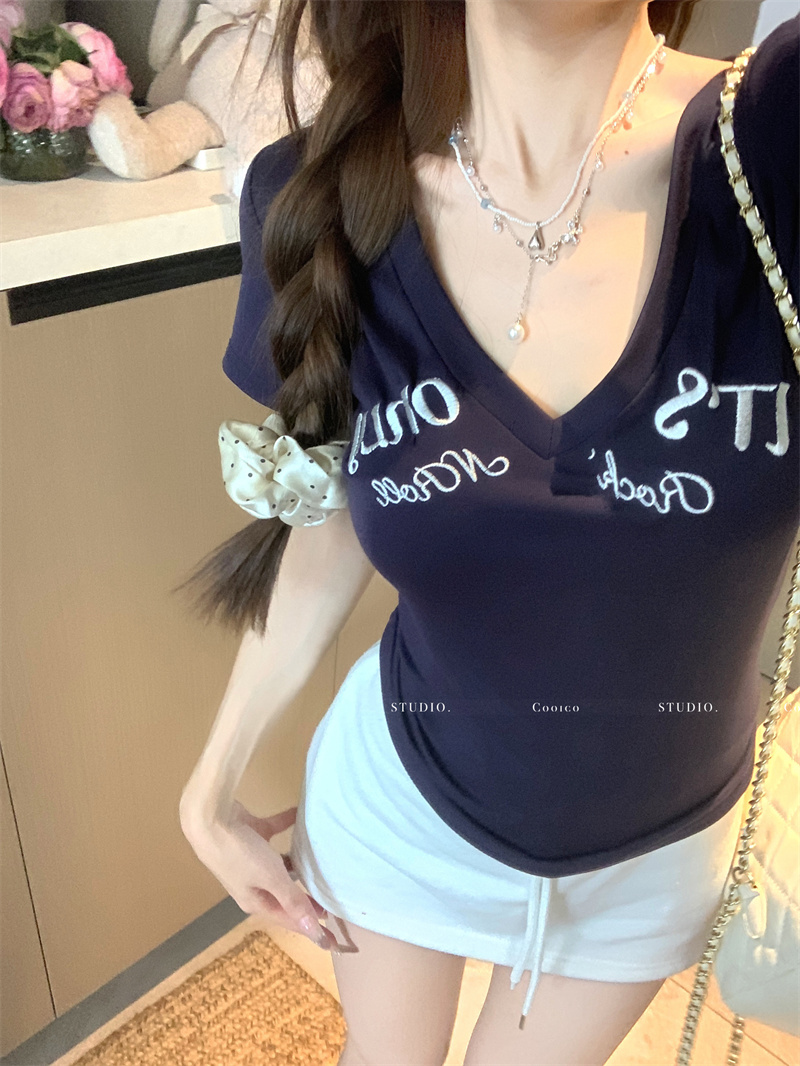 American Retro V-Neck Short Sleeve T-Shirt for Women - Image 2