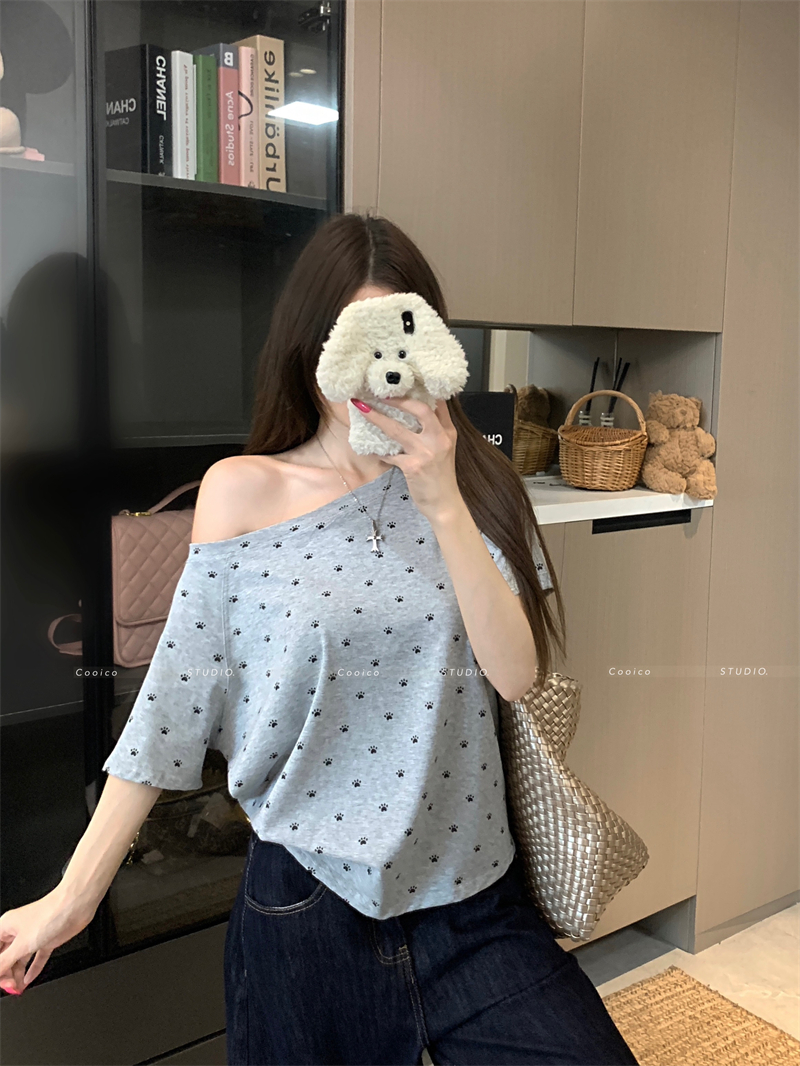 Gray One-Shoulder Printed Short-Sleeve T-Shirt for Women Summer Loose Off-Shoulder Top - Image 4