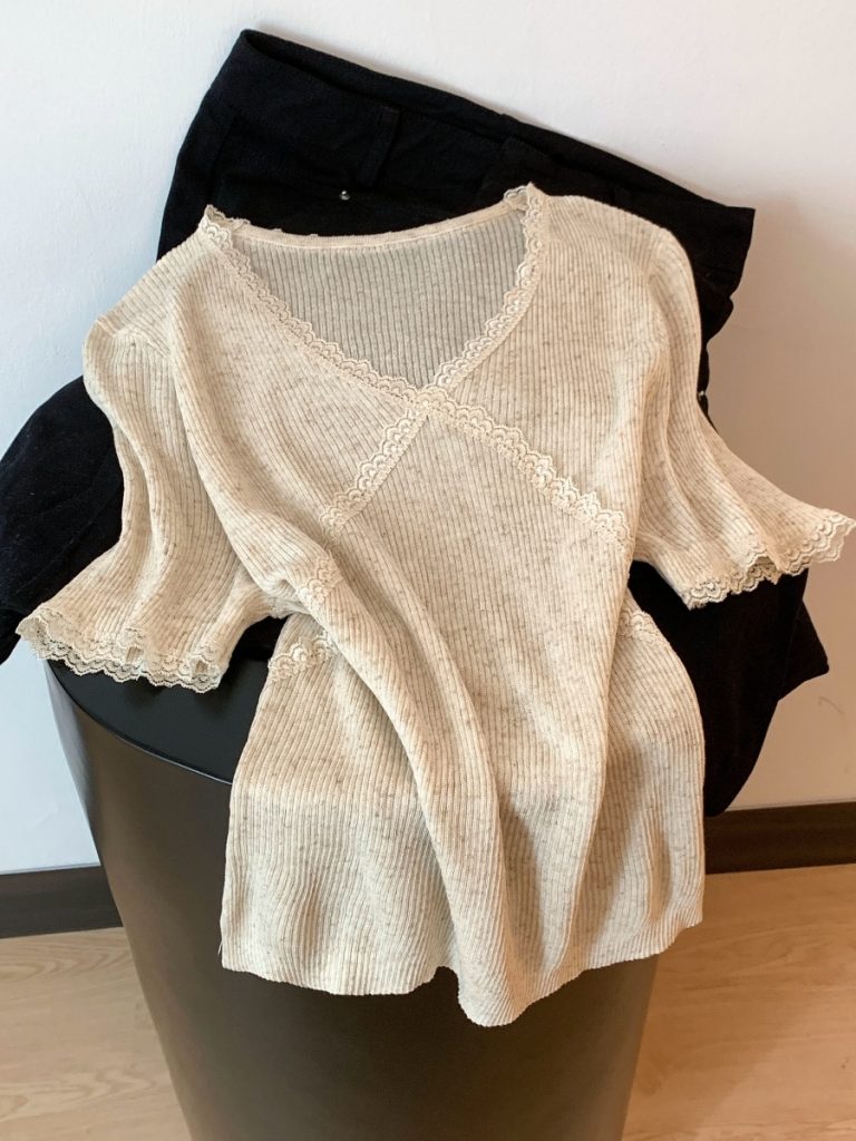 V-Neck Lace Panel Knit Top Short Sleeve Women's Tee