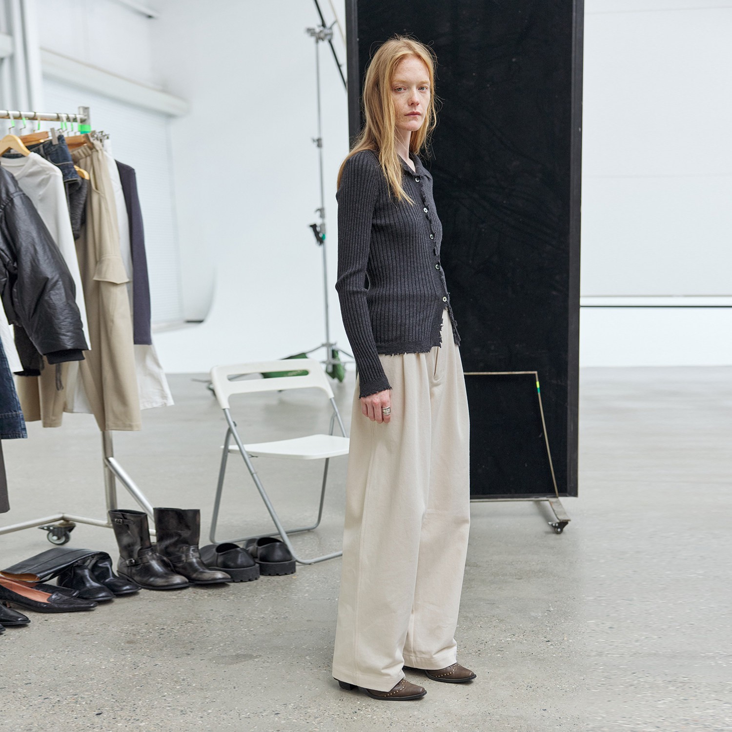 Off-White High-Waist Pleated Straight Wide-Leg Pants - Image 3